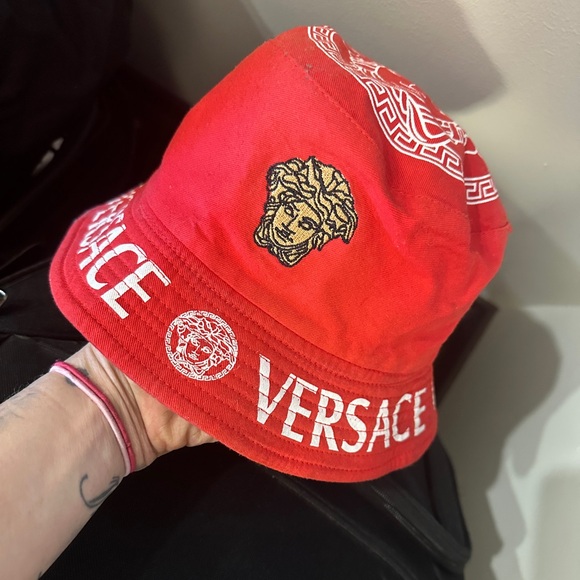 Super unique Versace bucket hat - Picture 2 of 2
